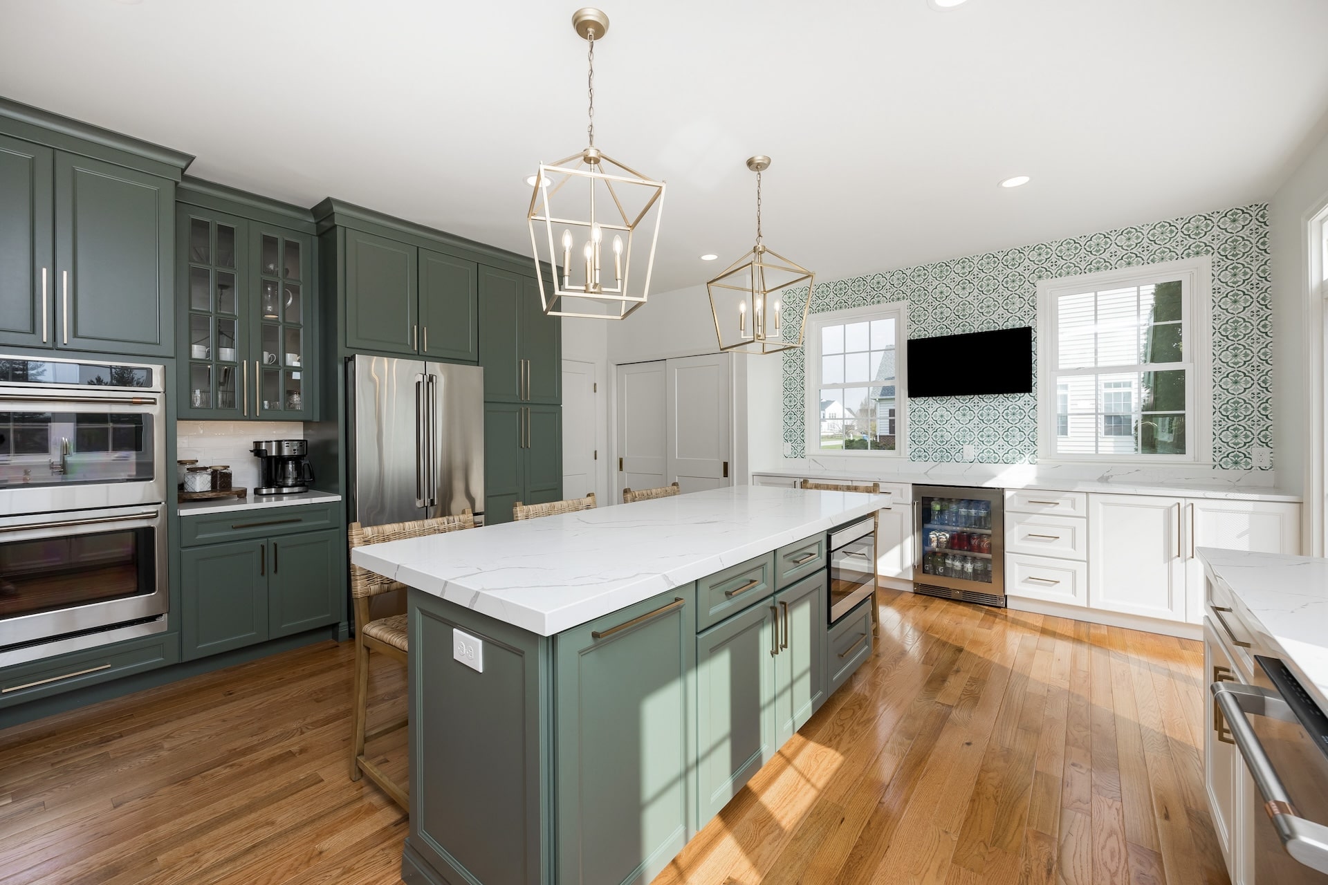 Hellings kitchen with modern appliances and island